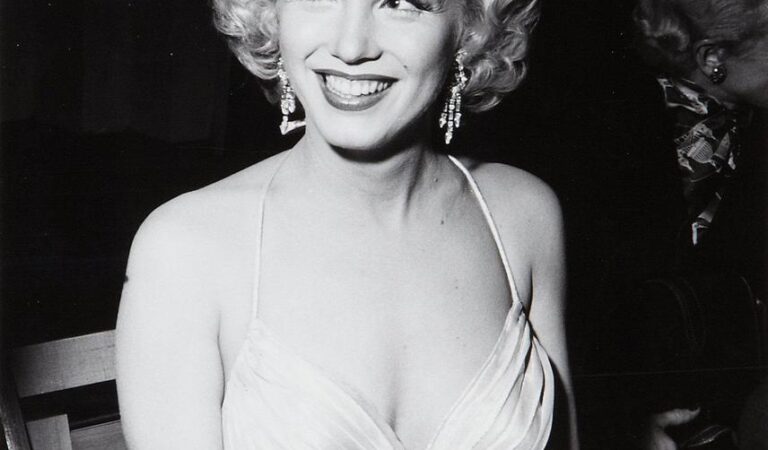 Marilyn Monroe Hot (2 photos)