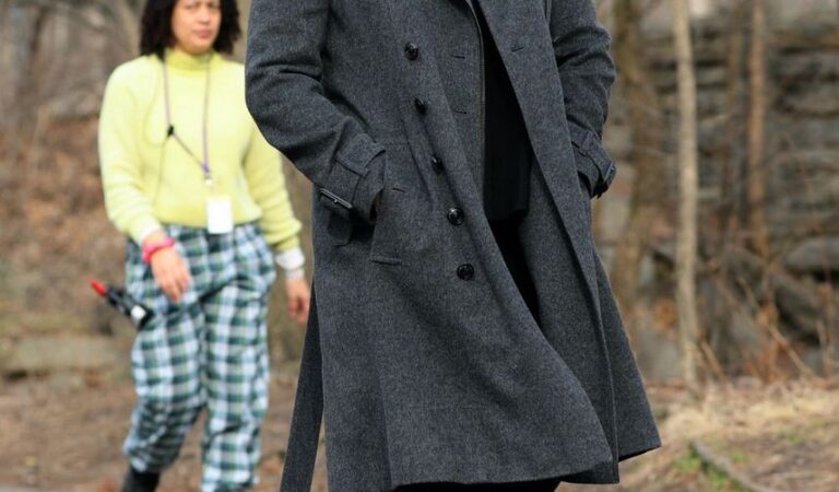 Marisk Hargitay On Set Of Law And Order Svu Central Park New York (7 photos)