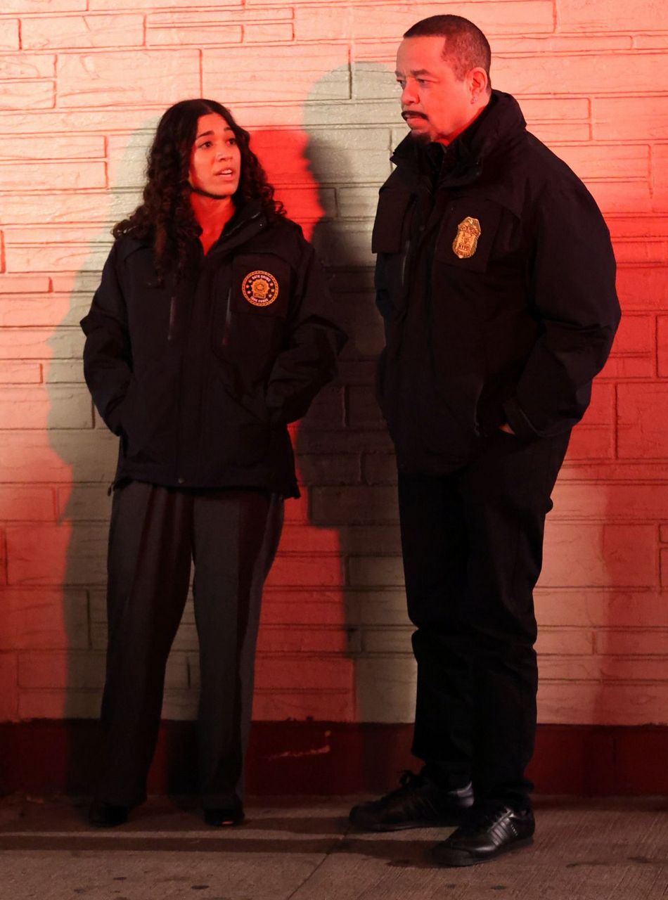 Mariska Hargitay And Kelli Giddish On The Set Of Law And Order Special Victims Unit Bushwick