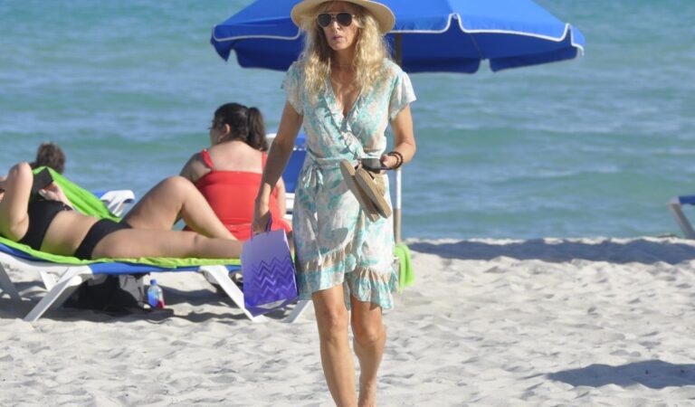 Marla Maples Out Beach Miami (7 photos)