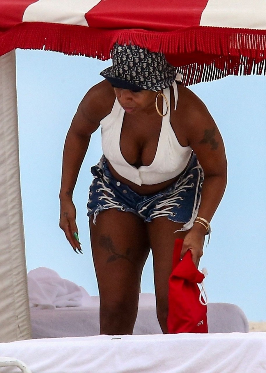 Mary J Blige Beach Miami