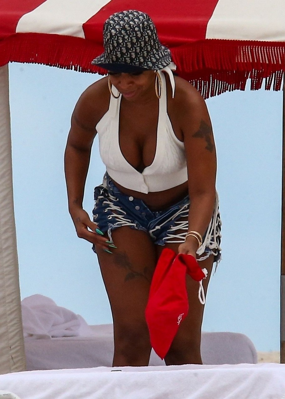 Mary J Blige Beach Miami