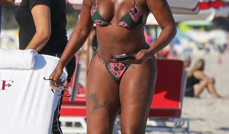 Mary J Blige Bikini Beach Miami (17 photos)