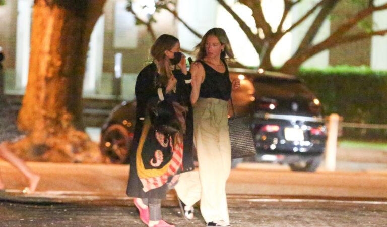 Mary Kate Olsen Leaves Tutto Il Giorno Restaurant New York (10 photos)