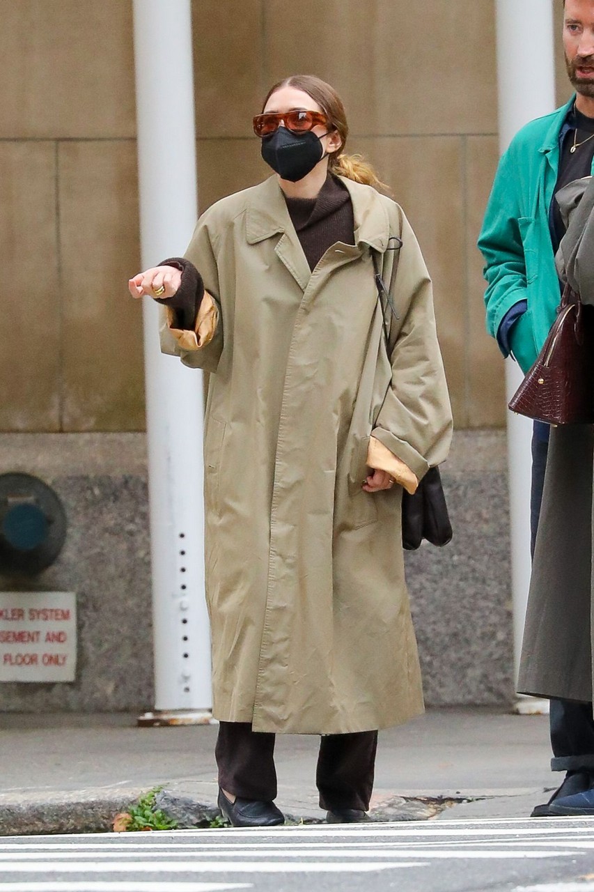 Mary Kate Olsen Out Shopping Madison Ave New York