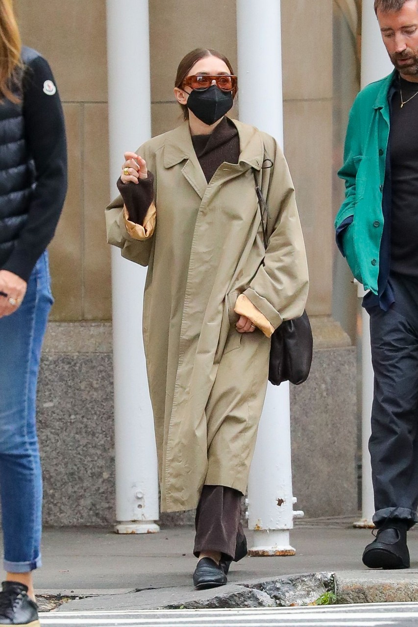 Mary Kate Olsen Out Shopping Madison Ave New York
