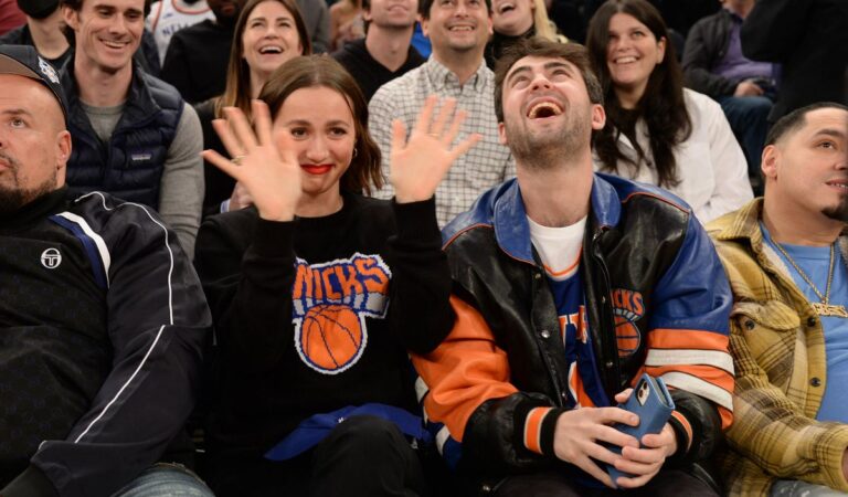 Maude Apatow Knicks Game New York (10 photos)