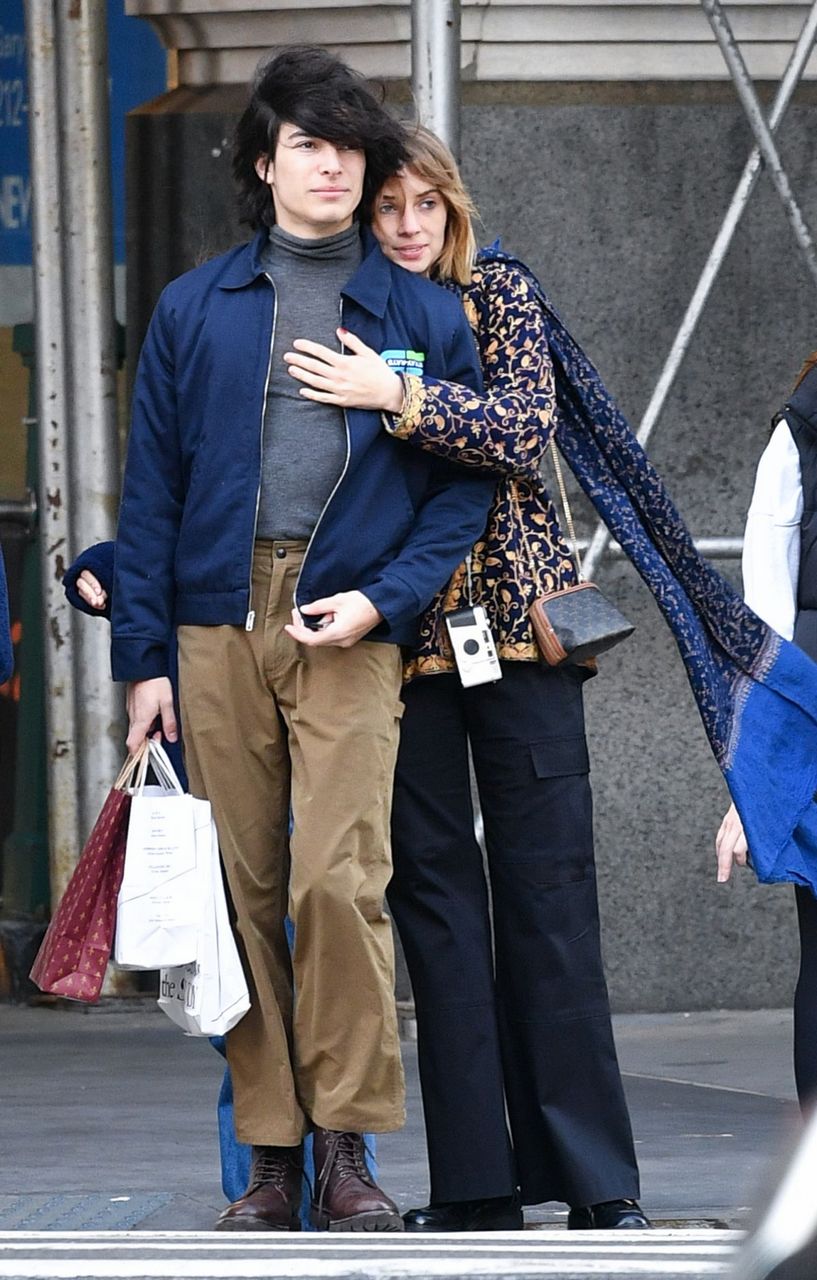 Maya Hawke And Spencer Barnett Out On Valentine S Day New York