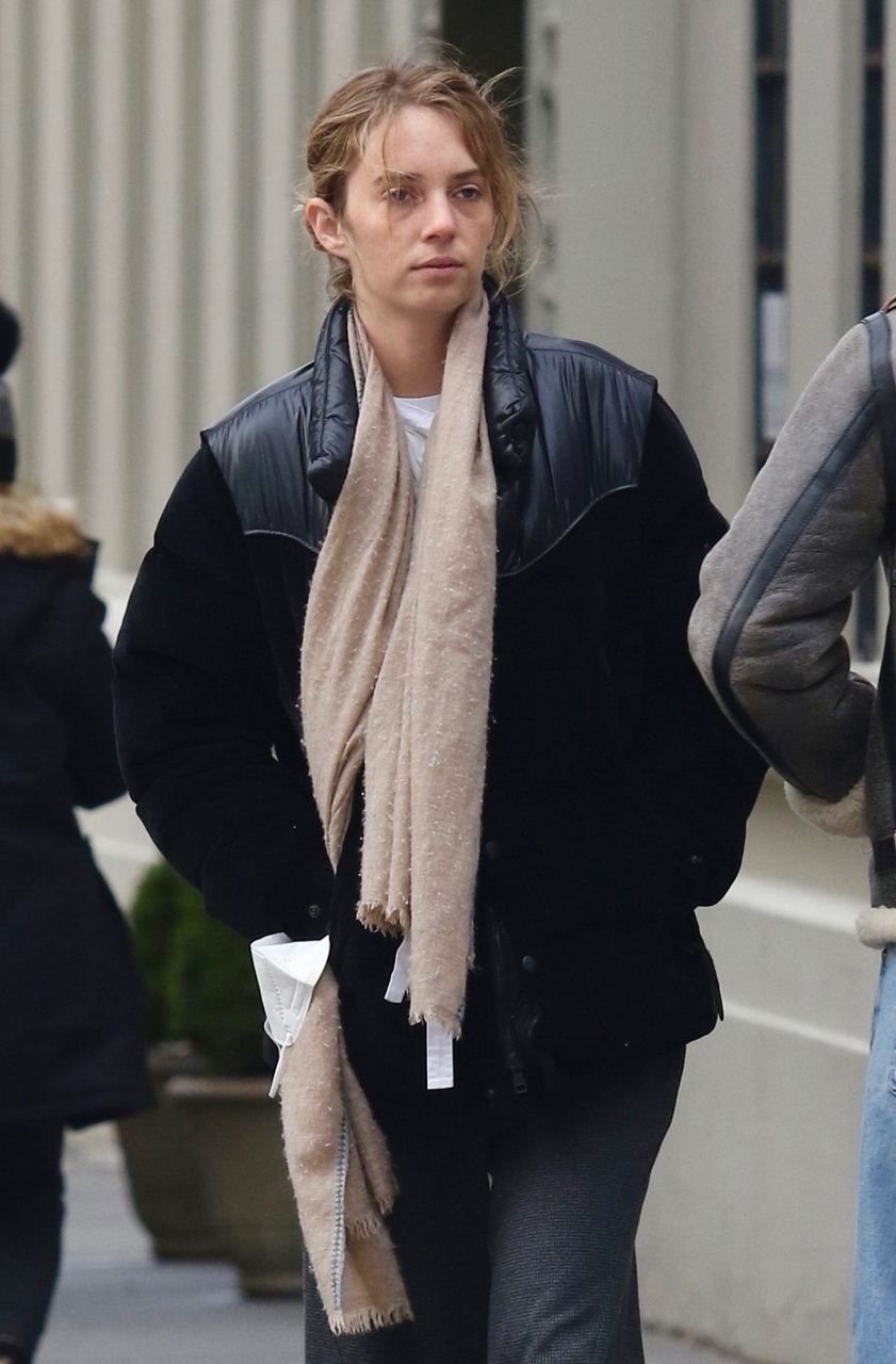 Maya Hawke Out For Lunch With Friend New York