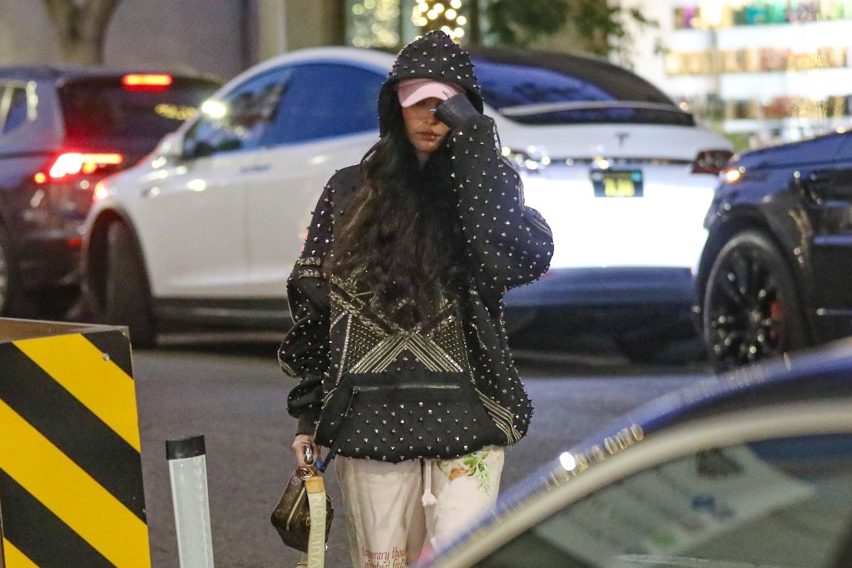 Megan Fox Arrives Diamond Beauty Institute Beverly Hills