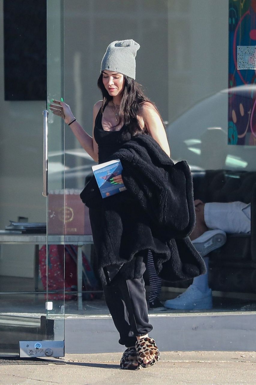 Megan Fox Leaves Elite Aesthetics Medical Spa Los Angeles