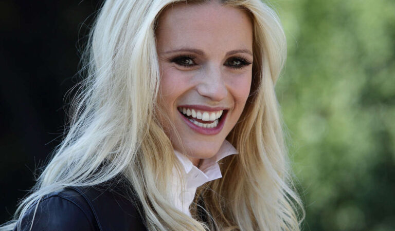 Michelle Hunziker Amore Nero Photocall Rome Italy (14 photos)