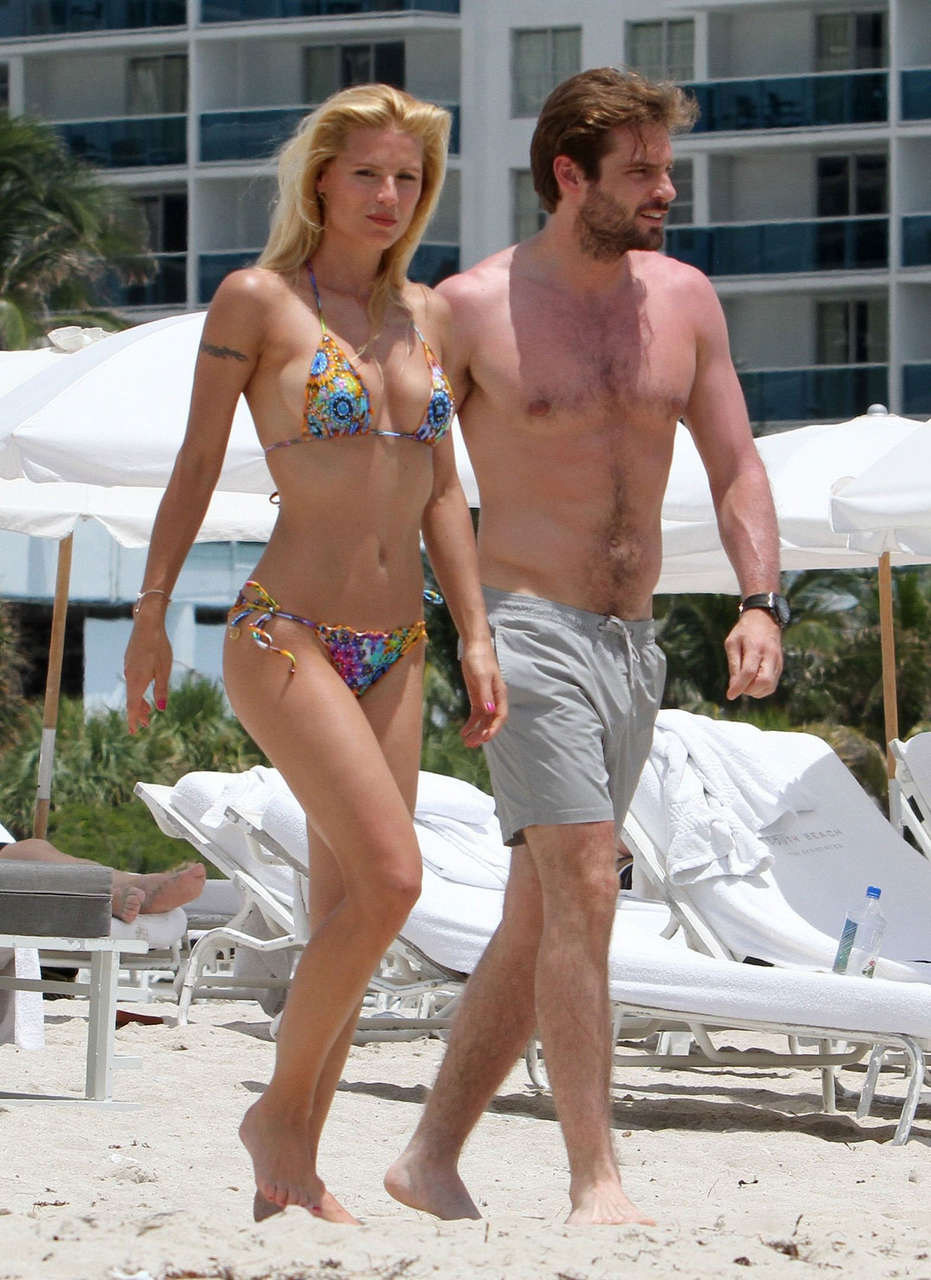 Michelle Hunziker Bikini Candids Beach Miami