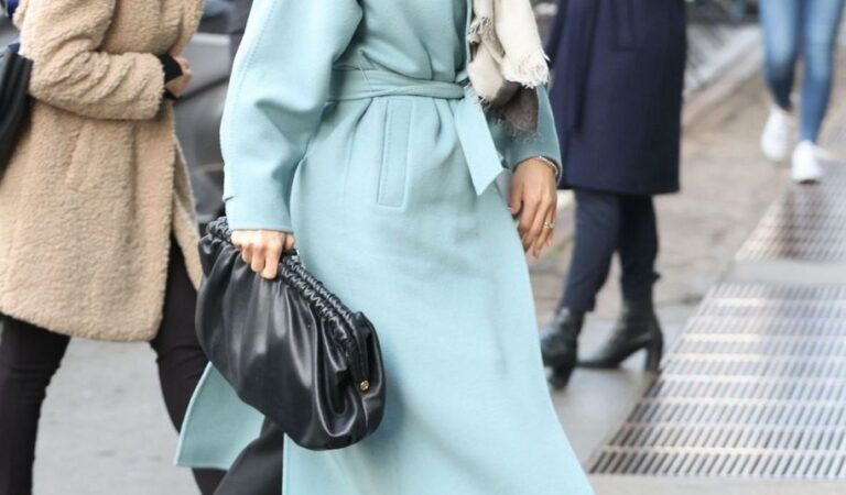 Michelle Hunziker Long Blue Coat Out Milan (4 photos)