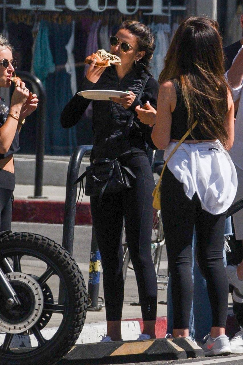 Michelle Keegan And Friends Out For Pizza Venice Beach