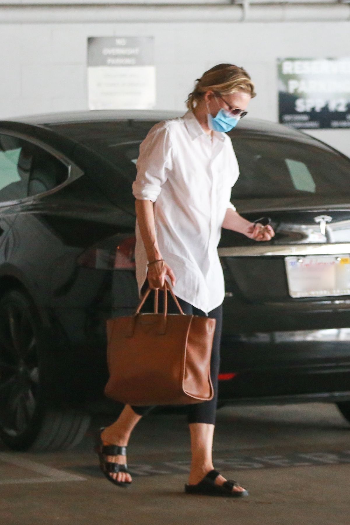 Michelle Pfeiffer Arrives Meeting Santa Monica