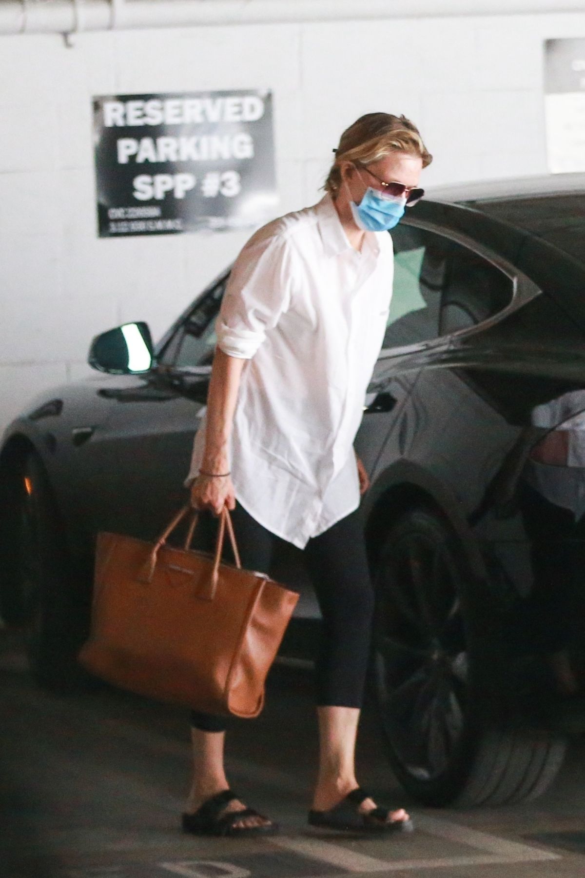 Michelle Pfeiffer Arrives Meeting Santa Monica