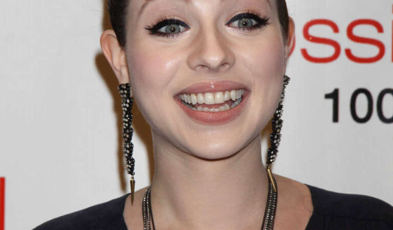 Michelle Trachtenberg Gossip Girl 100th Episode Celebration New York (12 photos)