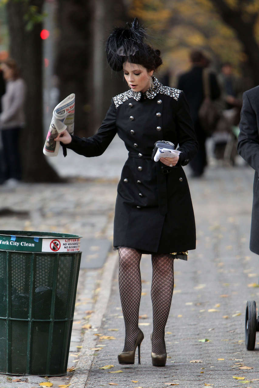 Michelle Trachtenberg Gossip Girl Set New York