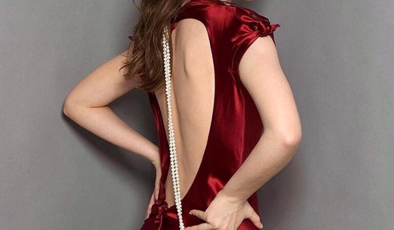 Michelle Trachtenberg In Silk Hot (1 photo)