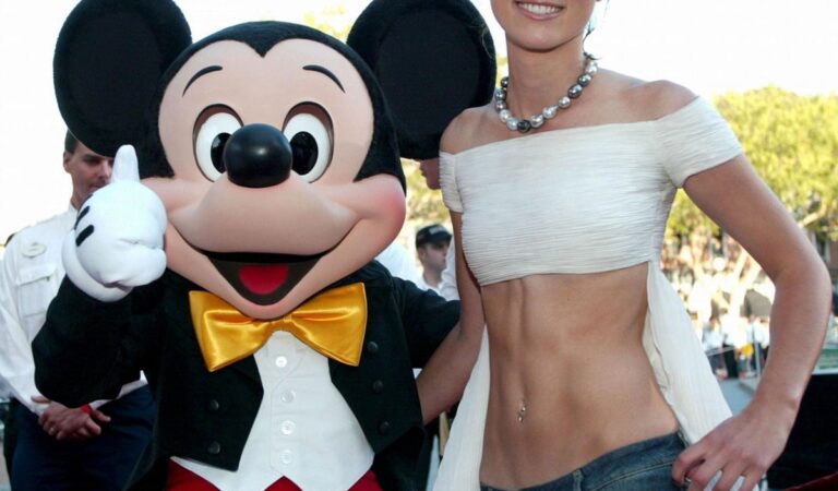 Mickey Mouse And Keira Knightley Hot (1 photo)
