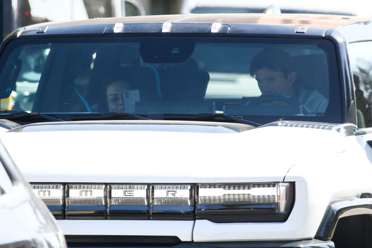 Mila Kunis And Ashton Kutcher Out His Electric Hummer Los Angeles