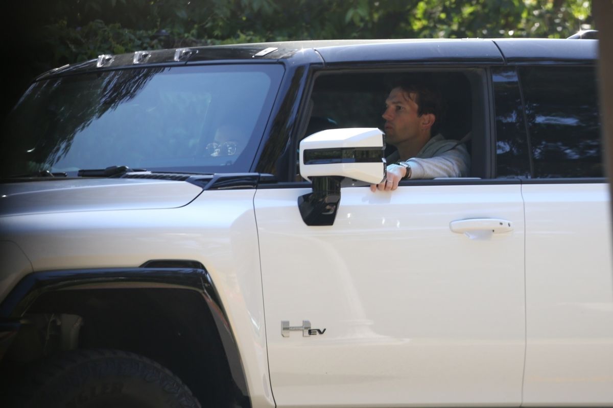 Mila Kunis And Ashton Kutcher Out His Electric Hummer Los Angeles