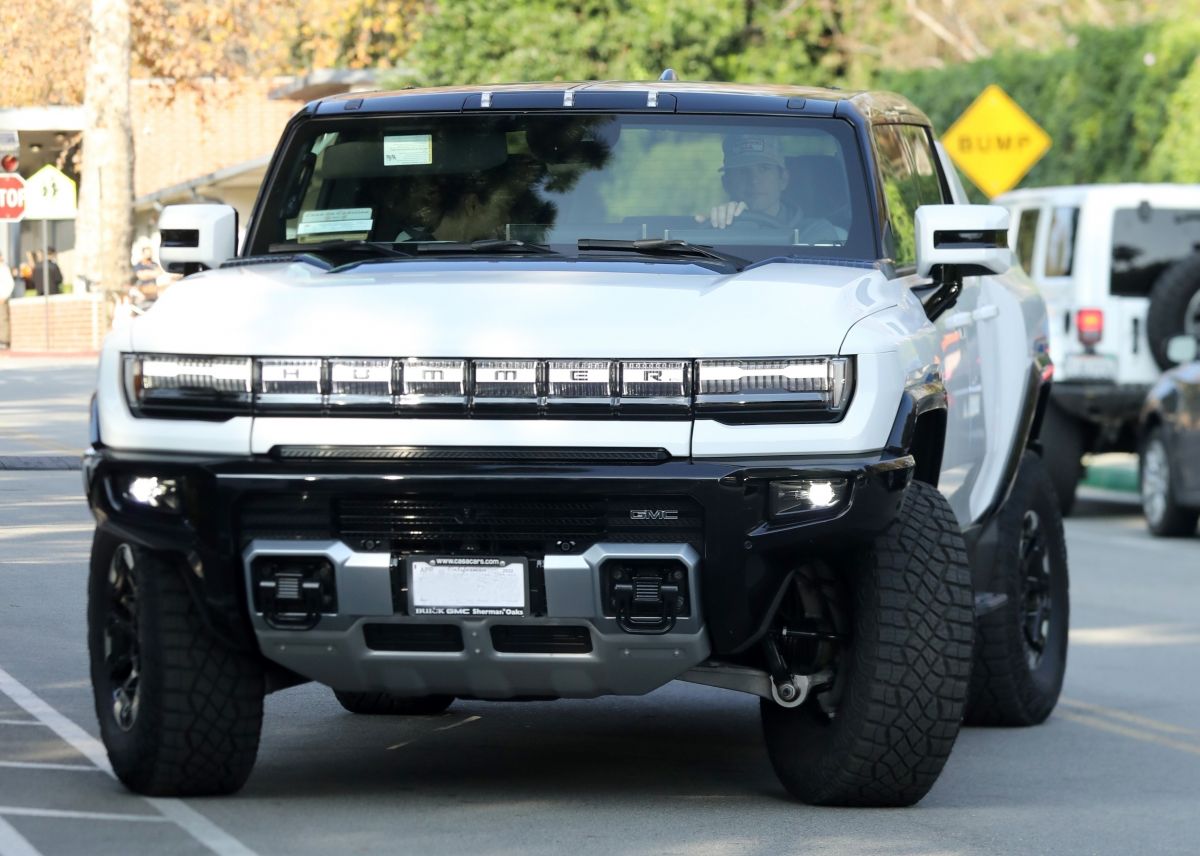 Mila Kunis And Ashton Kutcher Rides Their Hummer Electric Truck Los Angeles