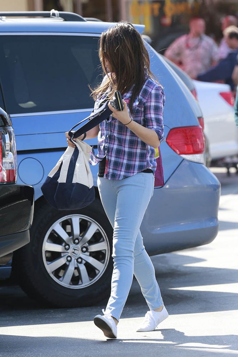 Mila Kunis Out About Los Angeles