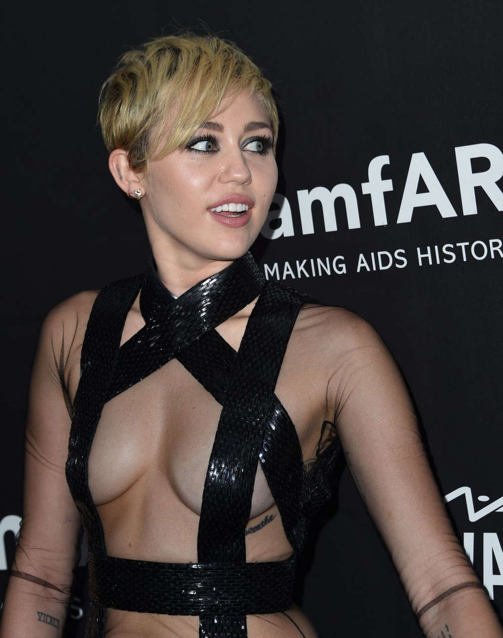 Miley Cyrus 2014 Amfar La Inspiration Gala Hollywood