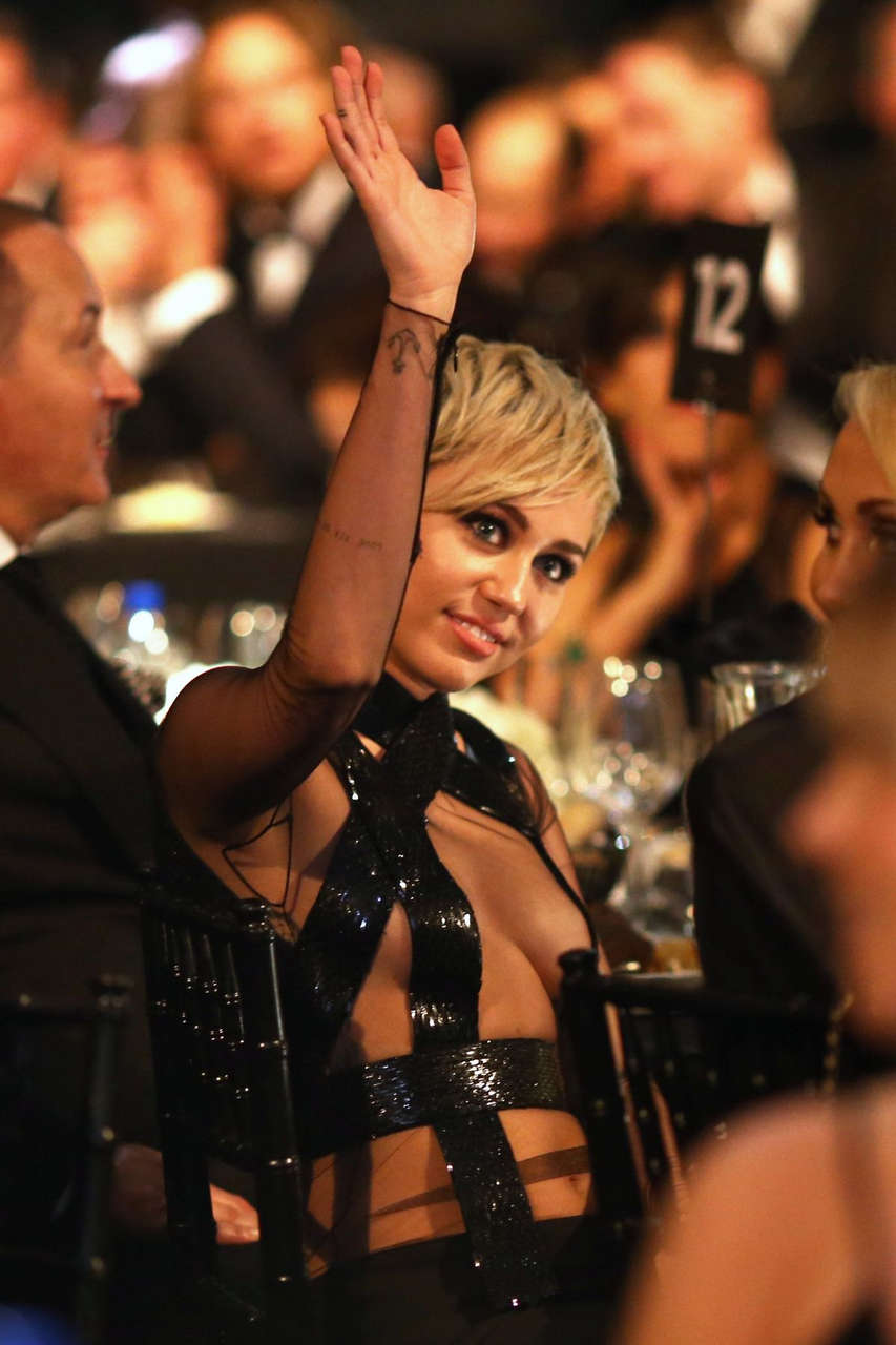 Miley Cyrus 2014 Amfar La Inspiration Gala Hollywood