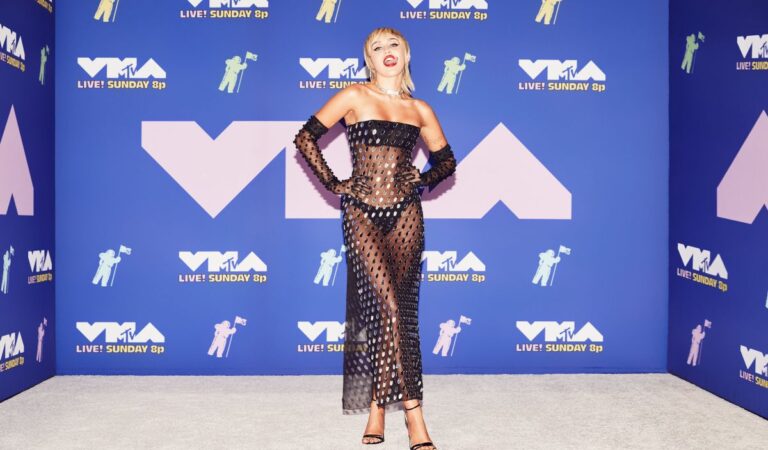 Miley Cyrus 2020 Mtv Video Music Awards (2 photos)