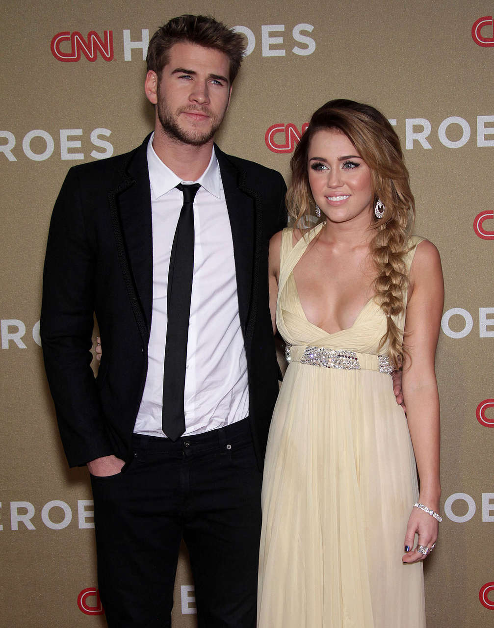 Miley Cyrus At 2011 Cnn Heroes An All Star Tribute Shrine Auditorium In Los Angeles