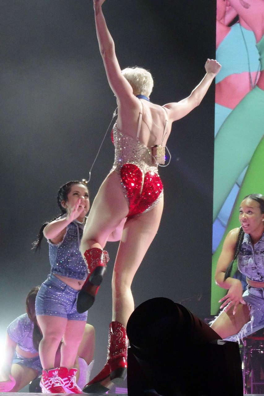 Miley Cyrus Bangerz Tour Anaheim
