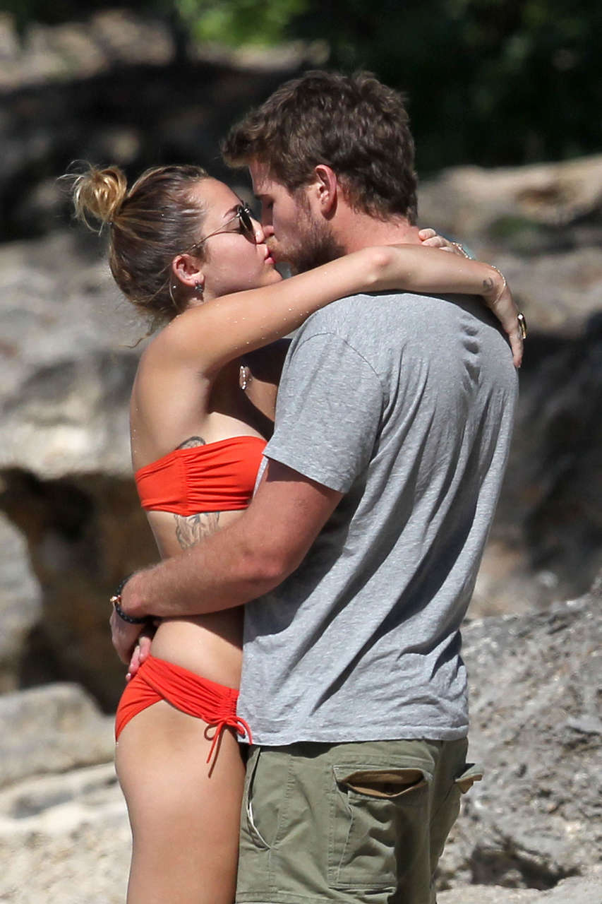 Miley Cyrus Bikini Candids Beach Hawaii