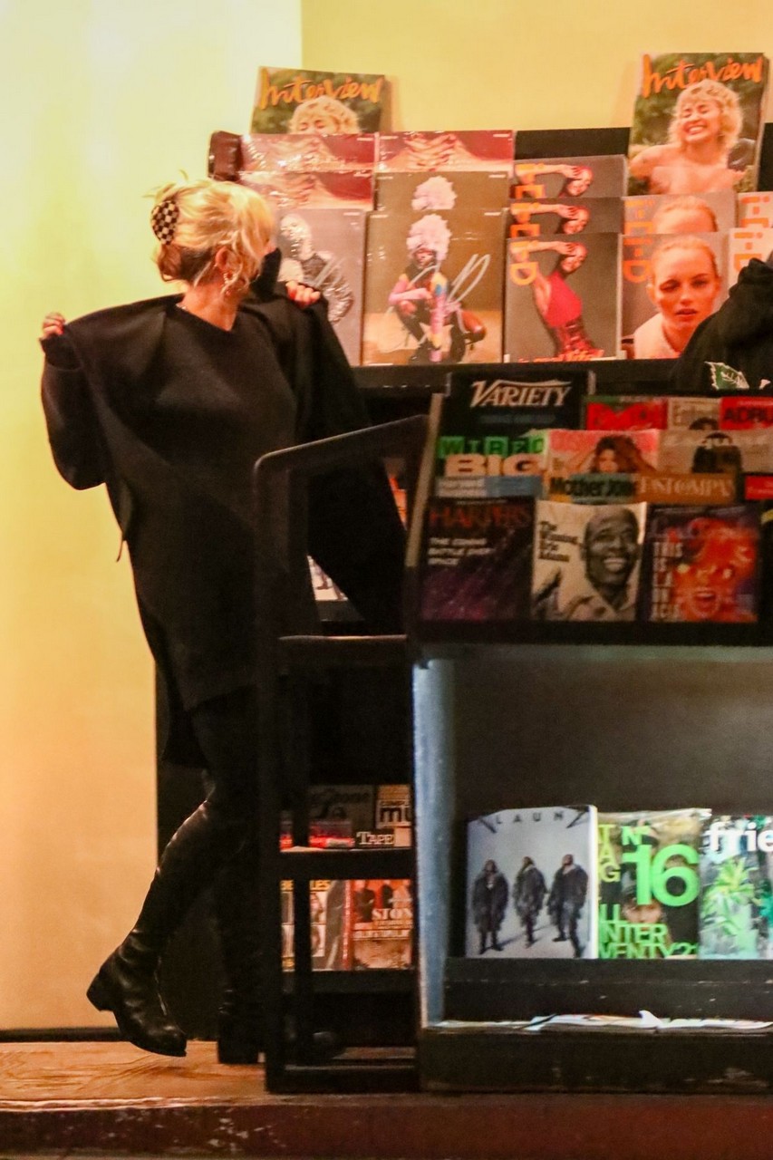 Miley Cyrus Checks Herself Cover Magazine Newsstand Los Angeles