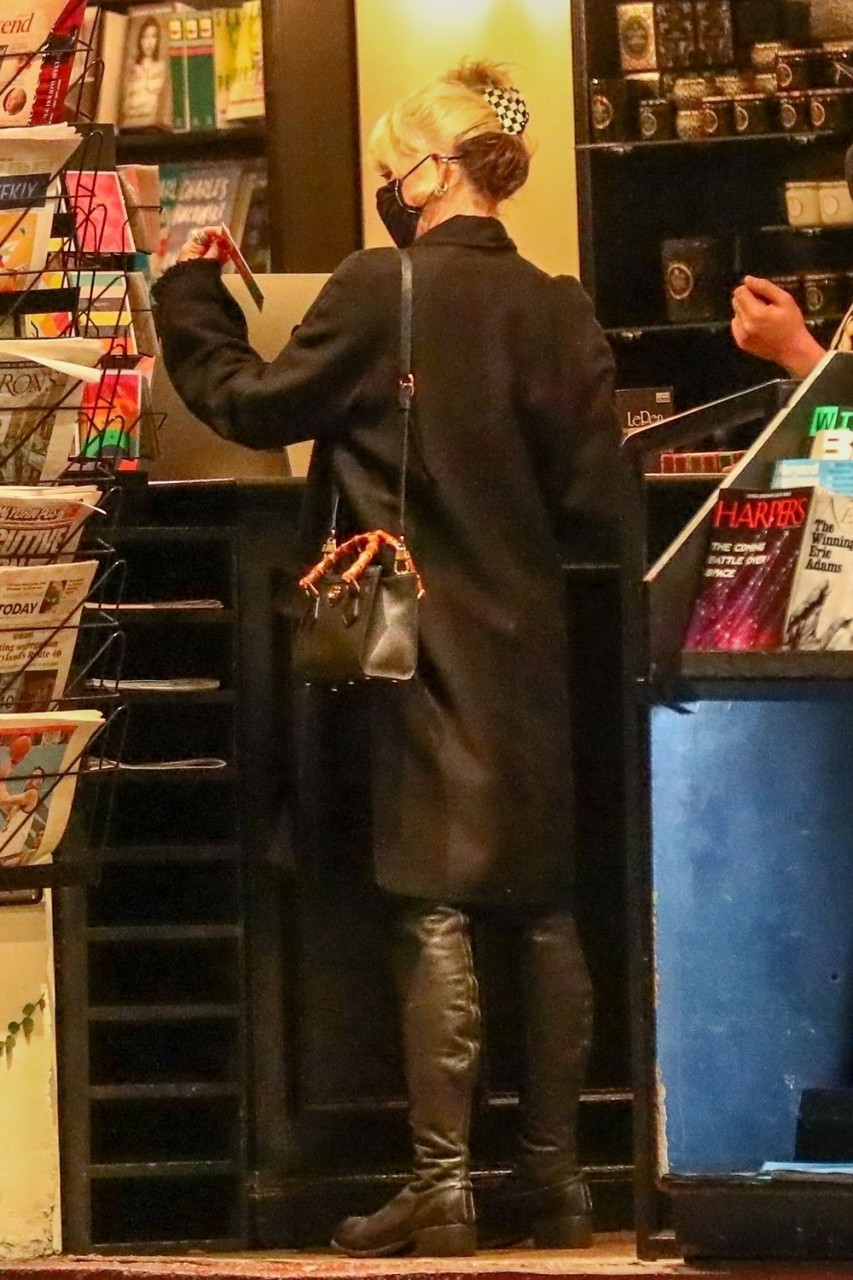 Miley Cyrus Checks Herself Cover Magazine Newsstand Los Angeles