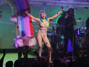 Miley Cyrus Dead Petz Tour Full Frontal Shaved Strapon