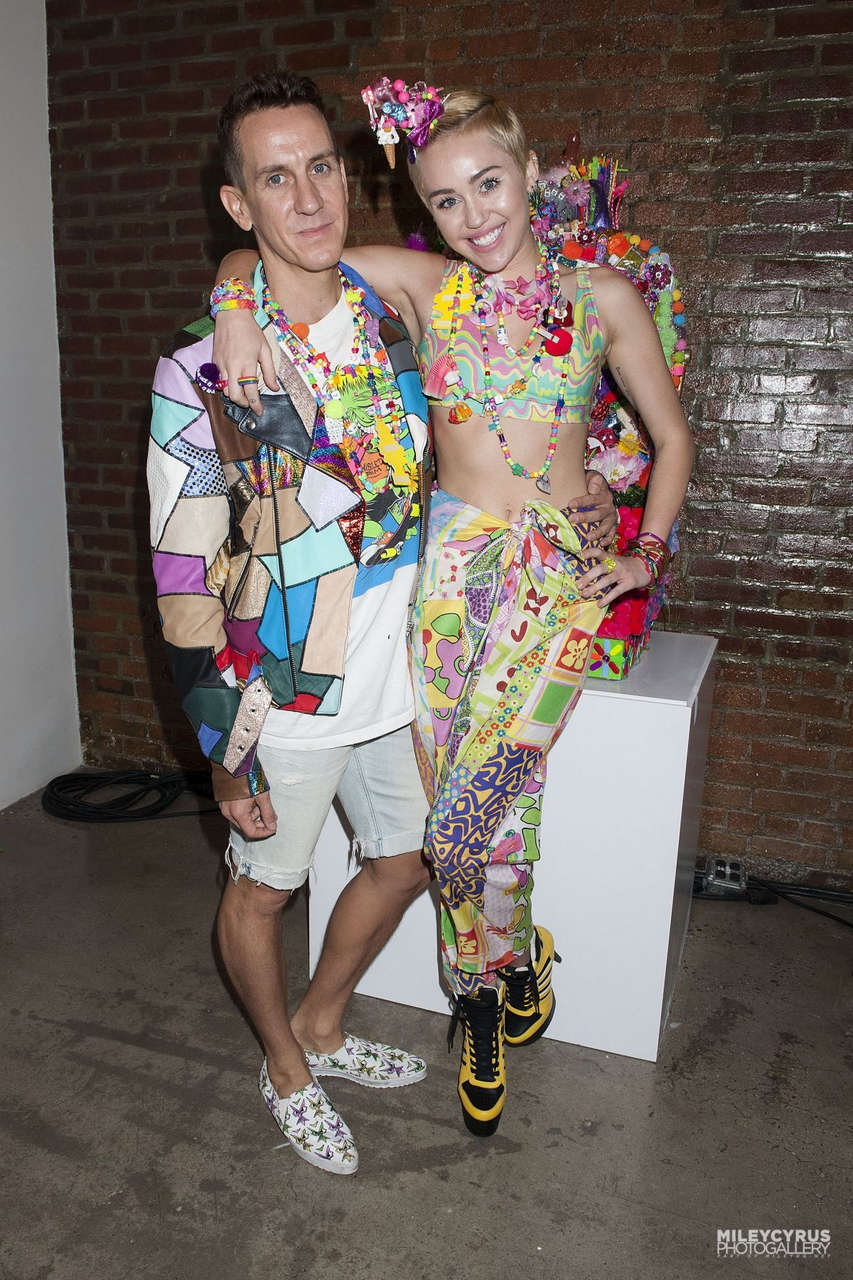 Miley Cyrus Jeremy Scott Dirty Hippie Fashion Show New York