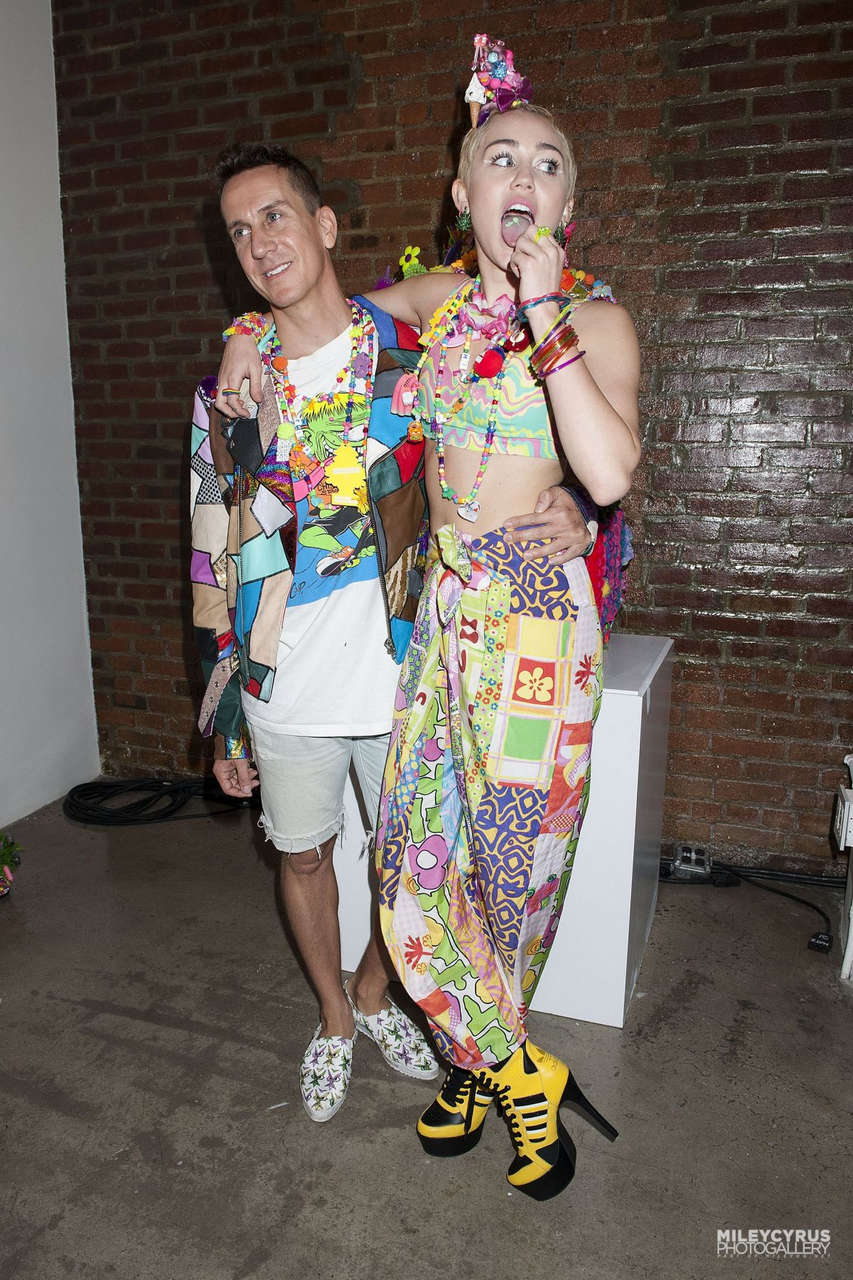 Miley Cyrus Jeremy Scott Dirty Hippie Fashion Show New York