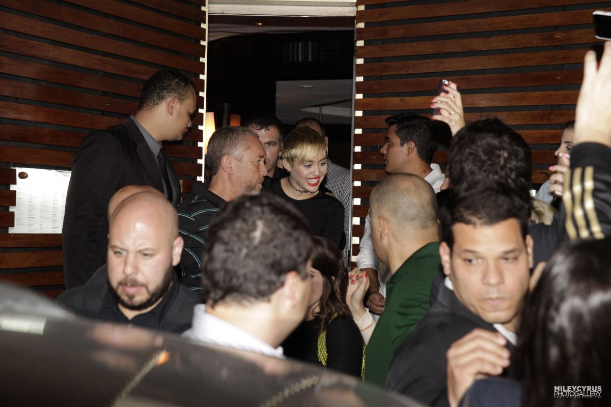 Miley Cyrus Leaves Sushi Restaurant Rio De Janeiro