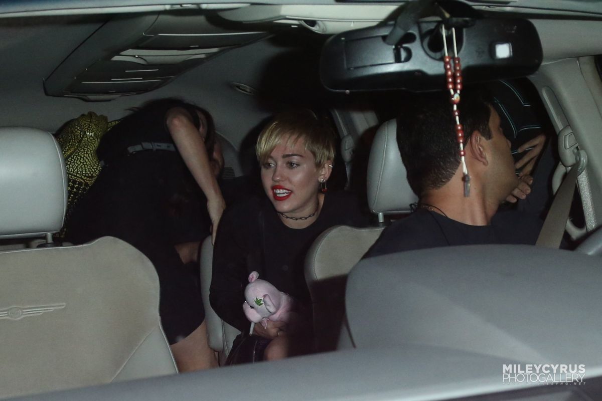 Miley Cyrus Leaves Sushi Restaurant Rio De Janeiro