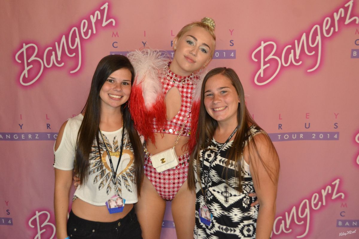Miley Cyrus Meet Greet Kfc Yum Center Louisville