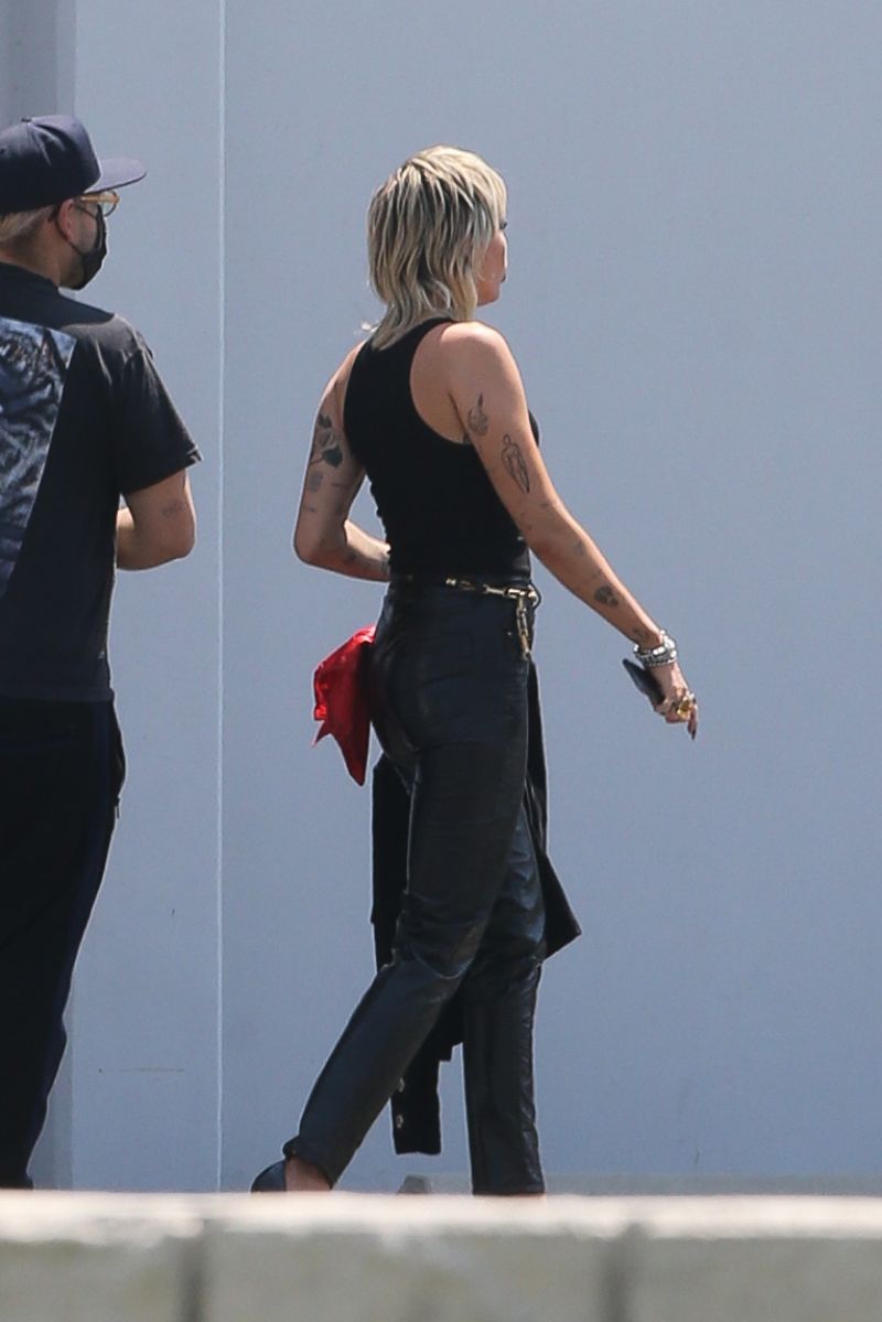 Miley Cyrus Out About Los Angeles