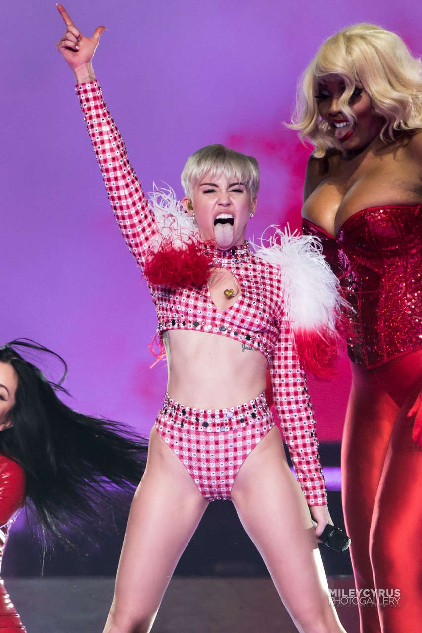 Miley Cyrus Performs Bangerz Tour Los Angeles