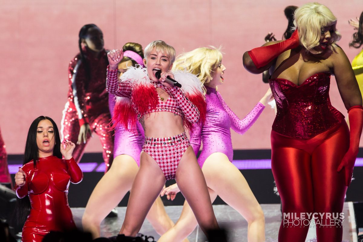 Miley Cyrus Performs Bangerz Tour Los Angeles