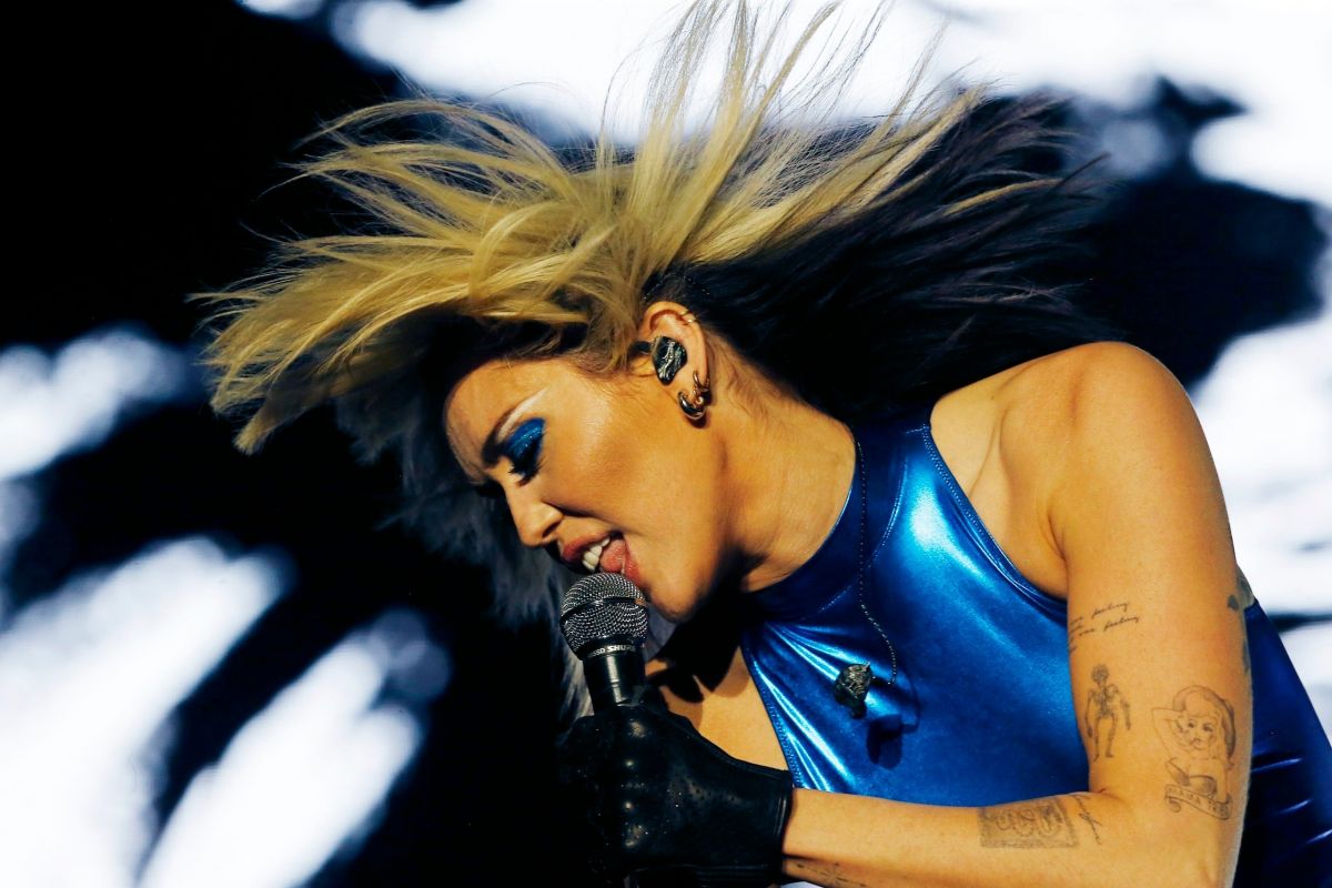 Miley Cyrus Performs Lollapalooza Chile Santiago