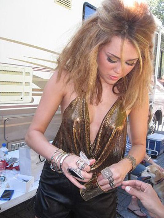 Miley Cyrus Set Who Owns My Heart Music Video