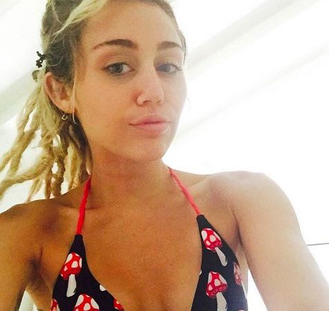 Miley Cyrus Sexy Selfies (6 photos)