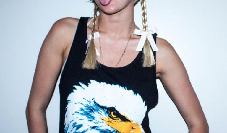 Miley Cyrus Southern Made Hollywood Paid Photoshoot (5 photos)
